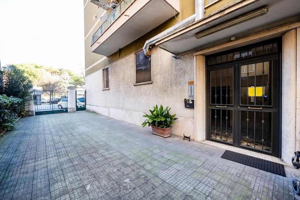 Stylish Apartment Rome Air Conditionig Wifi Tv 50 Metro 4 Minutes Away Exterior foto