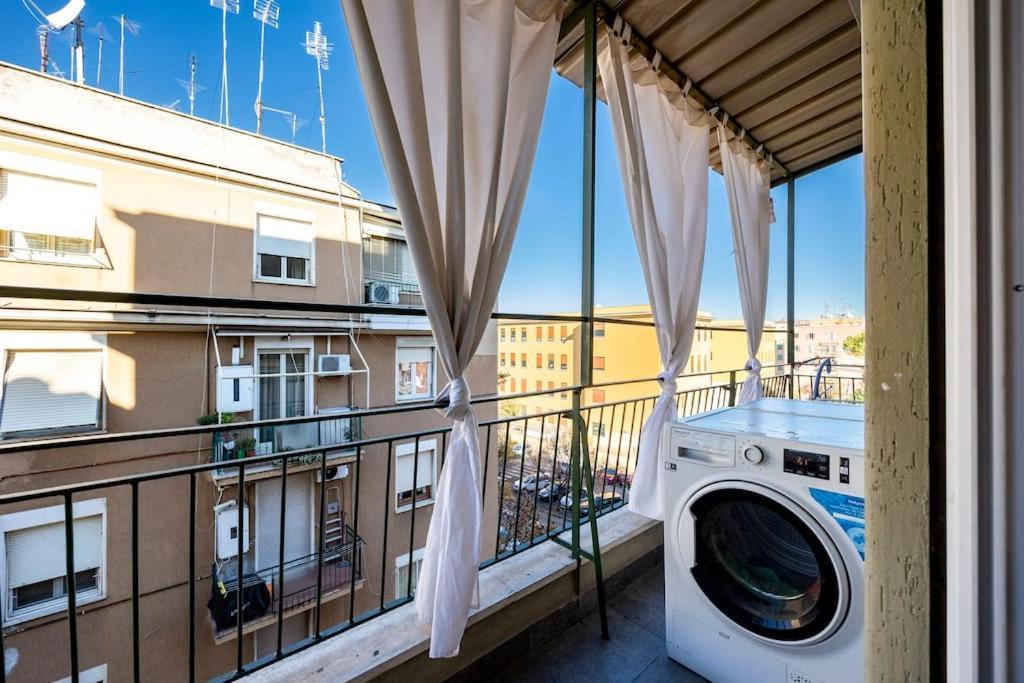 Stylish Apartment Rome Air Conditionig Wifi Tv 50 Metro 4 Minutes Away Exterior foto